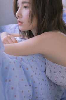 《丰满女学生》在线观看